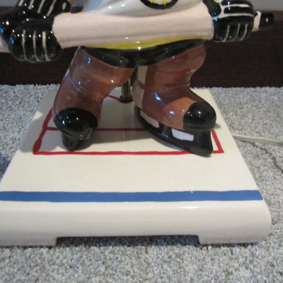 Boston Bruins Hockey Player Vintage Ceramic Lamp Arnels - Used/Works- No Shade - Picture 4 of 16